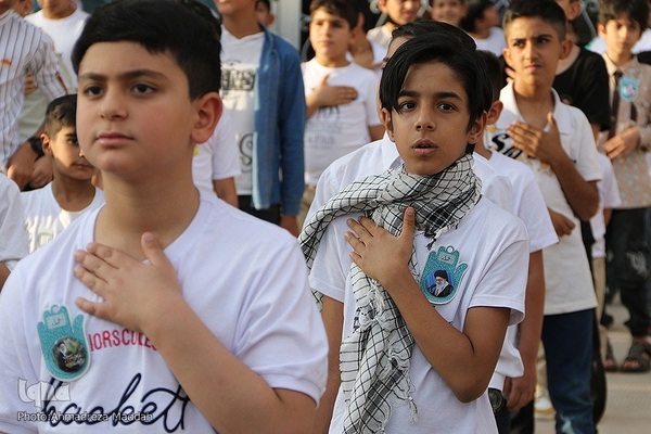 اجرای سرود «سلام فرمانده» ۲۰۰۰ کودک شیرازی از حرم آستانه‎‎