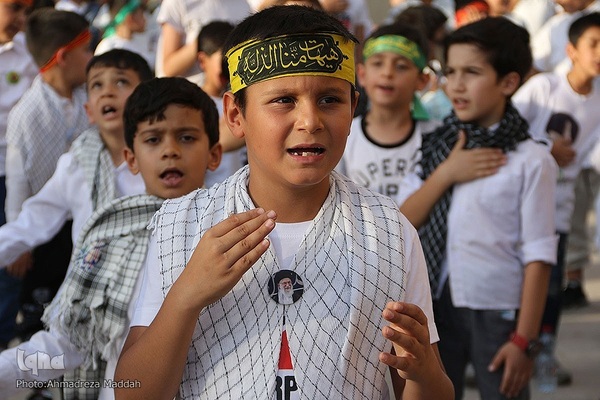 اجرای سرود «سلام فرمانده» ۲۰۰۰ کودک شیرازی از حرم آستانه‎‎