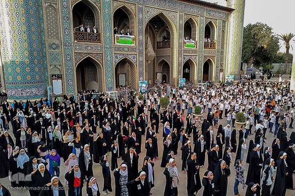 اجرای سرود «سلام فرمانده» ۲۰۰۰ کودک شیرازی از حرم آستانه‎‎