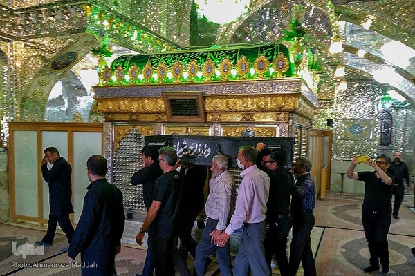 مراسم تشییع پیکر مرحومه عصمت صاحب نظر مادر شهید محمد علیپور اصطهباناتی از شهدای تازه تفحص شده دوران دفاع مقدس