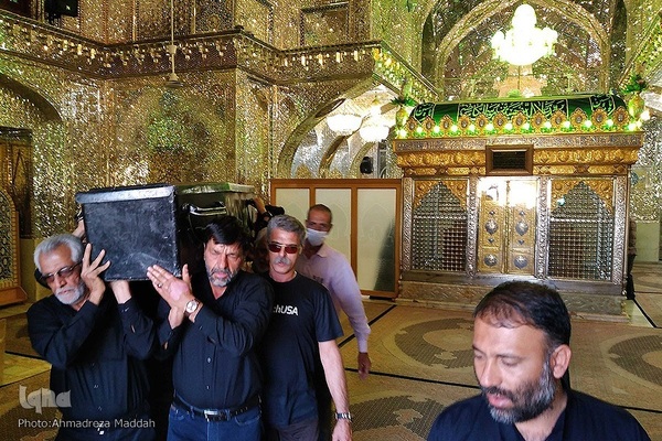 مراسم تشییع پیکر مرحومه عصمت صاحب نظر مادر شهید محمد علیپور اصطهباناتی از شهدای تازه تفحص شده دوران دفاع مقدس