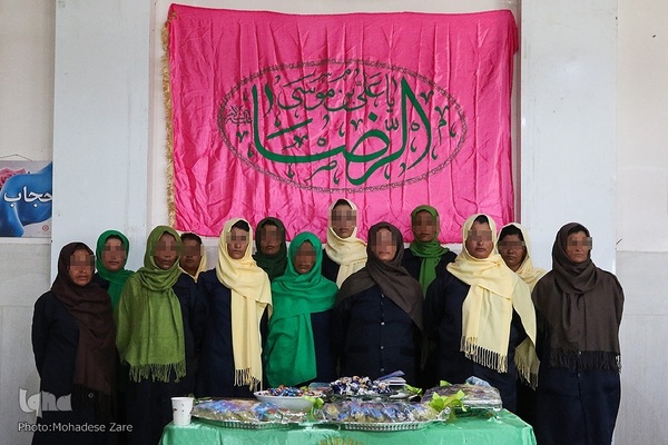 بازدید خادمیاران رضوی از مرکز درمان اقامت اجباری زنان مشهد