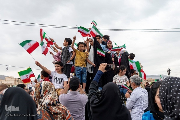 اجرای سرود «سلام فرمانده» در کرج