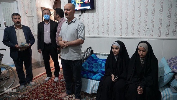 پرچم سبز آستان رضوی بر بالین مصدومان سانحه طبس