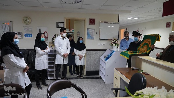 پرچم سبز آستان رضوی بر بالین مصدومان سانحه طبس