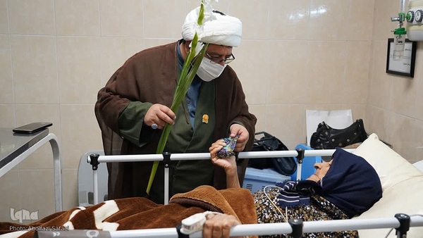 پرچم سبز آستان رضوی بر بالین مصدومان سانحه طبس