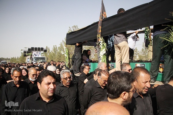 تشییع پیکر جانباختگان حادثه قطار مشهد ـ یزد
