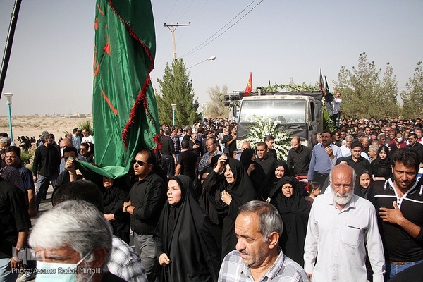 تشییع پیکر جانباختگان حادثه قطار مشهد ـ یزد