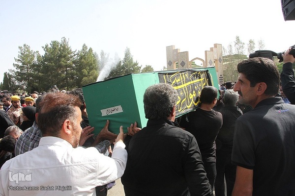 تشییع پیکر جانباختگان حادثه قطار مشهد ـ یزد