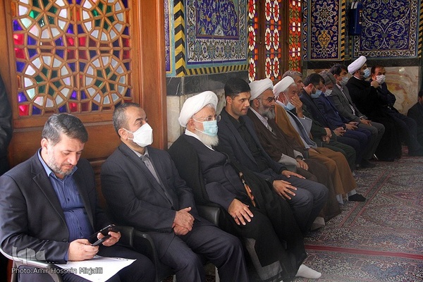 مجلس ترحیم حجت الاسلام سید محمود دعایی سرپرست روزنامه اطلاعات و همچنین هشت درگذشته حادثه اخیر قطار در مسجد حظیره یزد