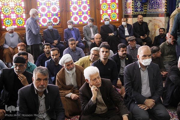 مجلس ترحیم حجت الاسلام سید محمود دعایی سرپرست روزنامه اطلاعات و همچنین هشت درگذشته حادثه اخیر قطار در مسجد حظیره یزد