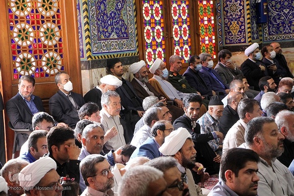 مجلس ترحیم حجت الاسلام سید محمود دعایی سرپرست روزنامه اطلاعات و همچنین هشت درگذشته حادثه اخیر قطار در مسجد حظیره یزد