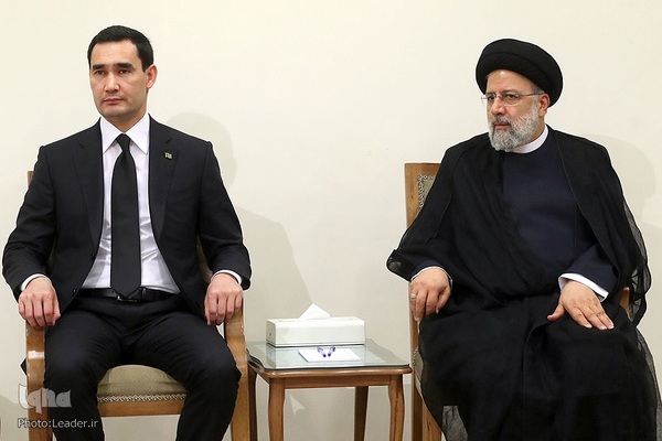 حجت الاسلام والمسلمین ابراهیم رئیسی، رئیس‌جمهور و سردار بردی محمداف، رئیس‌جمهور ترکمنستان