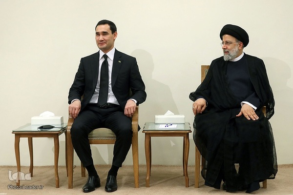 حجت الاسلام والمسلمین ابراهیم رئیسی، رئیس‌جمهور و سردار بردی محمداف، رئیس‌جمهور ترکمنستان