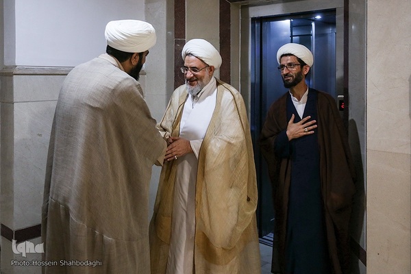 رونمایی از ویژه‌نامه «رفیق دیرین» در آیین بزرگداشت استاد سیدهادی خسروشاهی