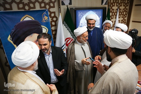 رونمایی از ویژه‌نامه «رفیق دیرین» در آیین بزرگداشت استاد سیدهادی خسروشاهی