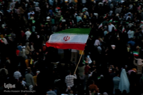 اجتماع خانوادگی همخوانی سرود «سلام فرمانده» در مسجد مقدس جمکران 