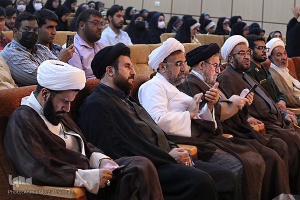 مراسم افتتاحیه هفته بازخوانی افشای حقوق بشر آمریکایی درشیراز‎‎