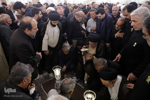 مراسم خاکسپاری مرحوم احمد مهدوی دامغانی در حرم مطهر رضوی