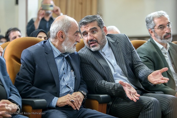 محمد‌مهدی اسماعیلی‌، وزیر فرهنگ و ارشاد اسلامی 
 و حسین شریعتمداری‌، مدیرمسئول روزنامه کیهان