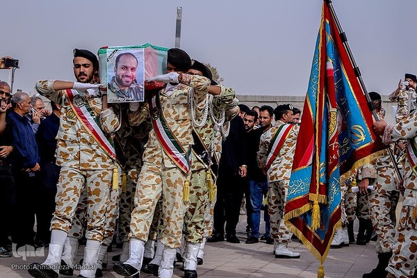 مراسم تشییع پیکر سروان چترباز شهید «رضا کریمی» در شیراز