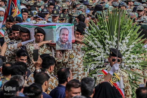 مراسم تشییع پیکر سروان چترباز شهید «رضا کریمی» در شیراز