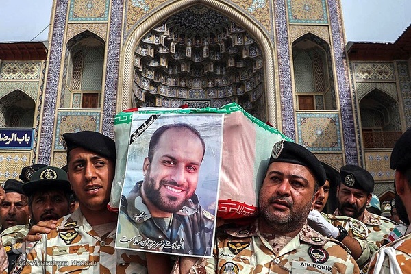 مراسم تشییع پیکر سروان چترباز شهید «رضا کریمی» در شیراز