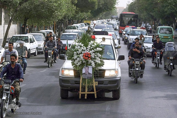 مراسم تشییع پیکر سروان چترباز شهید «رضا کریمی» در شیراز