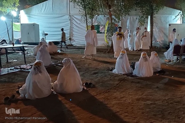 دعای عرفه حجاج ایرانی در صحرای عرفات