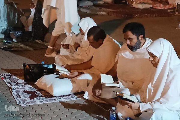 دعای عرفه حجاج ایرانی در صحرای عرفات