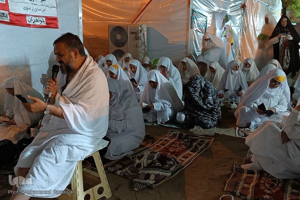 دعای عرفه حجاج ایرانی در صحرای عرفات