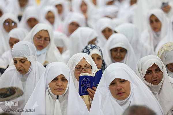 مراسم دعای عرفه حجاج ایرانی در صحرای عرفات