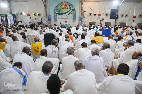 مراسم دعای عرفه حجاج ایرانی در صحرای عرفات