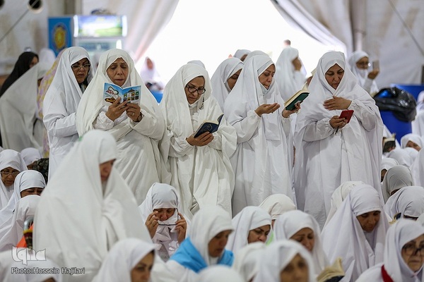 مراسم دعای عرفه حجاج ایرانی در صحرای عرفات