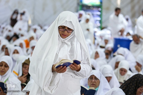 مراسم دعای عرفه حجاج ایرانی در صحرای عرفات