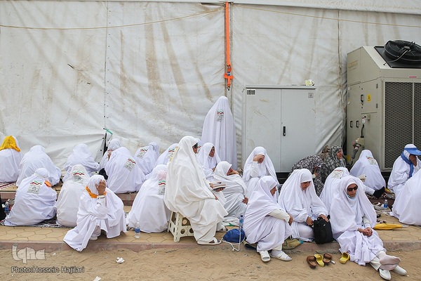 مراسم دعای عرفه حجاج ایرانی در صحرای عرفات