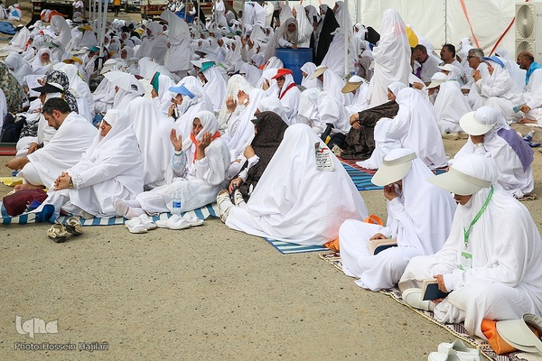 مراسم دعای عرفه حجاج ایرانی در صحرای عرفات