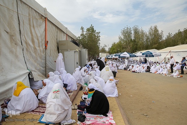 مراسم دعای عرفه حجاج ایرانی در صحرای عرفات