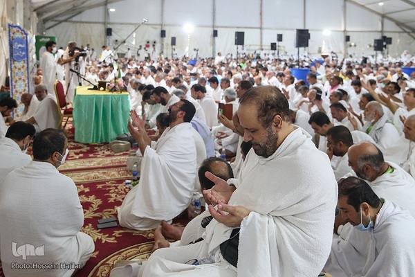 مراسم دعای عرفه حجاج ایرانی در صحرای عرفات