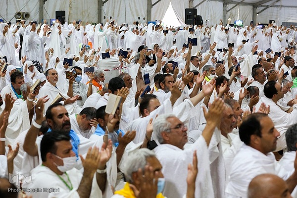 مراسم دعای عرفه حجاج ایرانی در صحرای عرفات