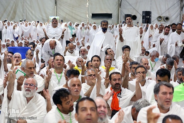 مراسم دعای عرفه حجاج ایرانی در صحرای عرفات