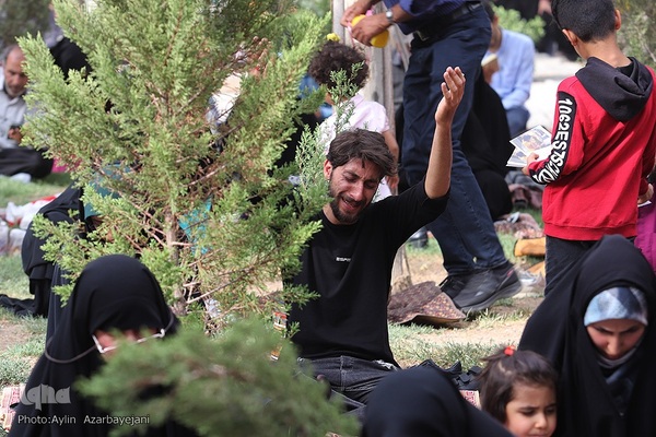 مراسم قرائت دعای پرفیض عرفه در گلستان شهدای اصفهان