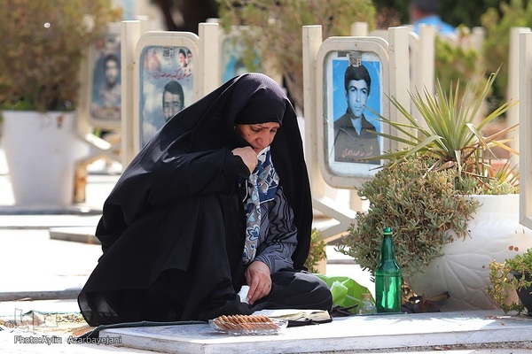 مراسم قرائت دعای پرفیض عرفه در گلستان شهدای اصفهان