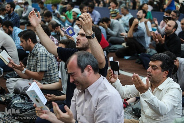 مراسم دعای عرفه در مسجد دانشگاه شریف