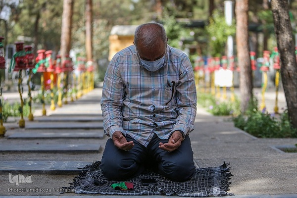 مراسم دعای عرفه در گلزار شهدای بهشت زهرا(س)