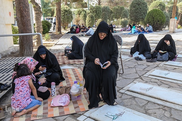 مراسم دعای عرفه در گلزار شهدای بهشت زهرا(س)