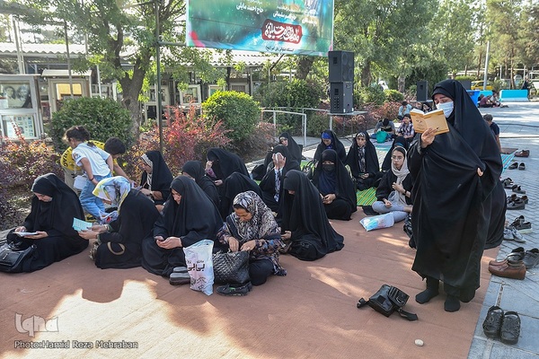 مراسم دعای عرفه در گلزار شهدای بهشت زهرا(س)