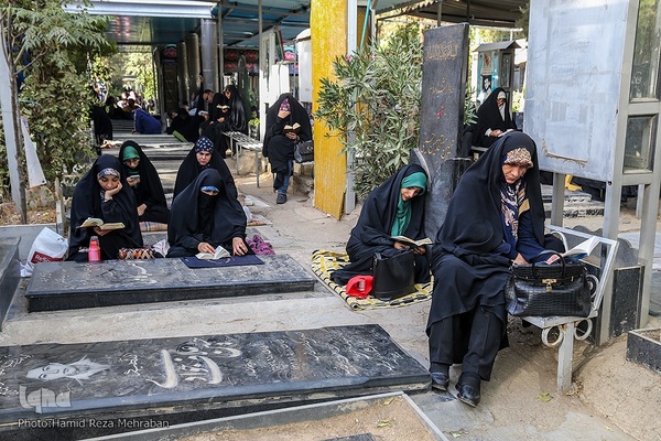 مراسم دعای عرفه در گلزار شهدای بهشت زهرا(س)