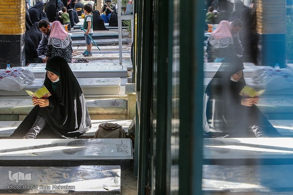 مراسم دعای عرفه در گلزار شهدای بهشت زهرا(س)