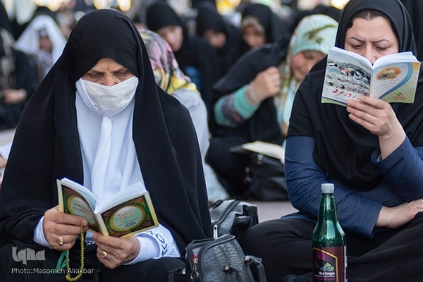 مراسم قرائت دعای پرفیض عرفه در امامزاده طاهر(ع) کرج